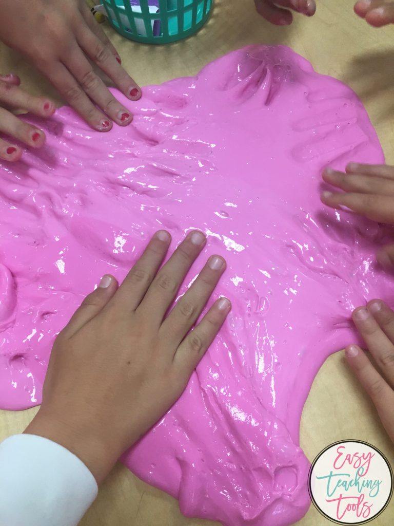 Do your students go crazy for slime?  I've got an easy slime recipe that we've been using in our classroom for the last 4 years.  It's simple, isn't messy, and is a perfect for a classroom party or Fun Friday activity.
